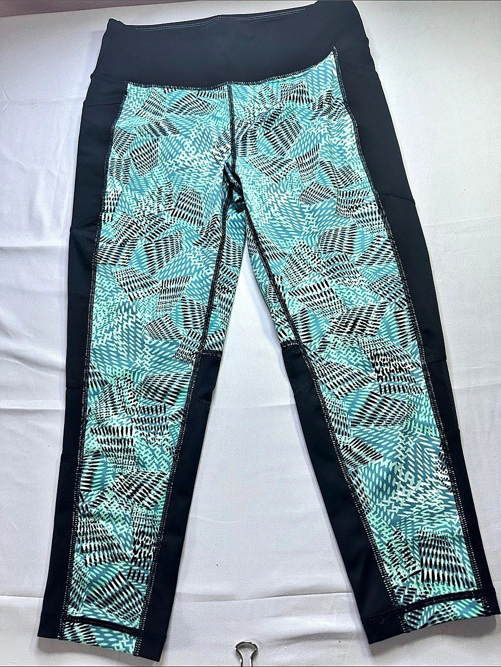 Rise by LuLaRoe Rise Capri Geometric Capri Leggings in Black & Blue Medium NWT